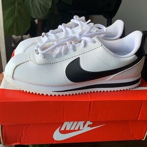 NIKE CORTEZ BASIC SL GS WHITE BLACK RETRO SZ 4.5Y